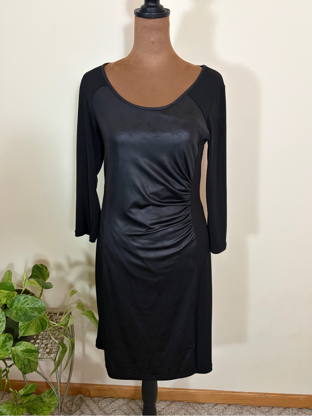 Papillon Blanc Black Scoop-Neck Midi Dress with Side Ruching